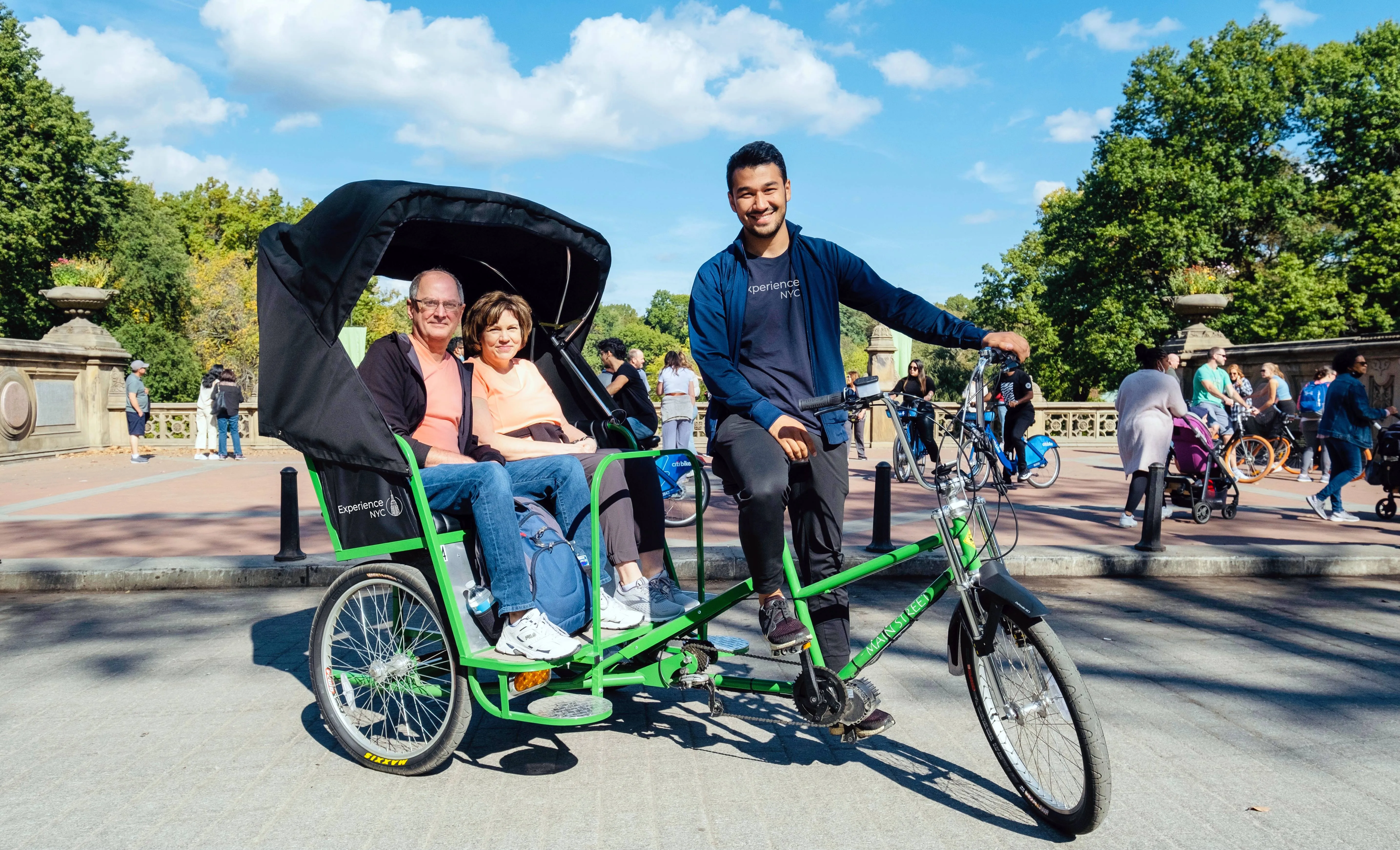 Älteres Paar im Pedicab an der Bethesda Terrace im Central Park
