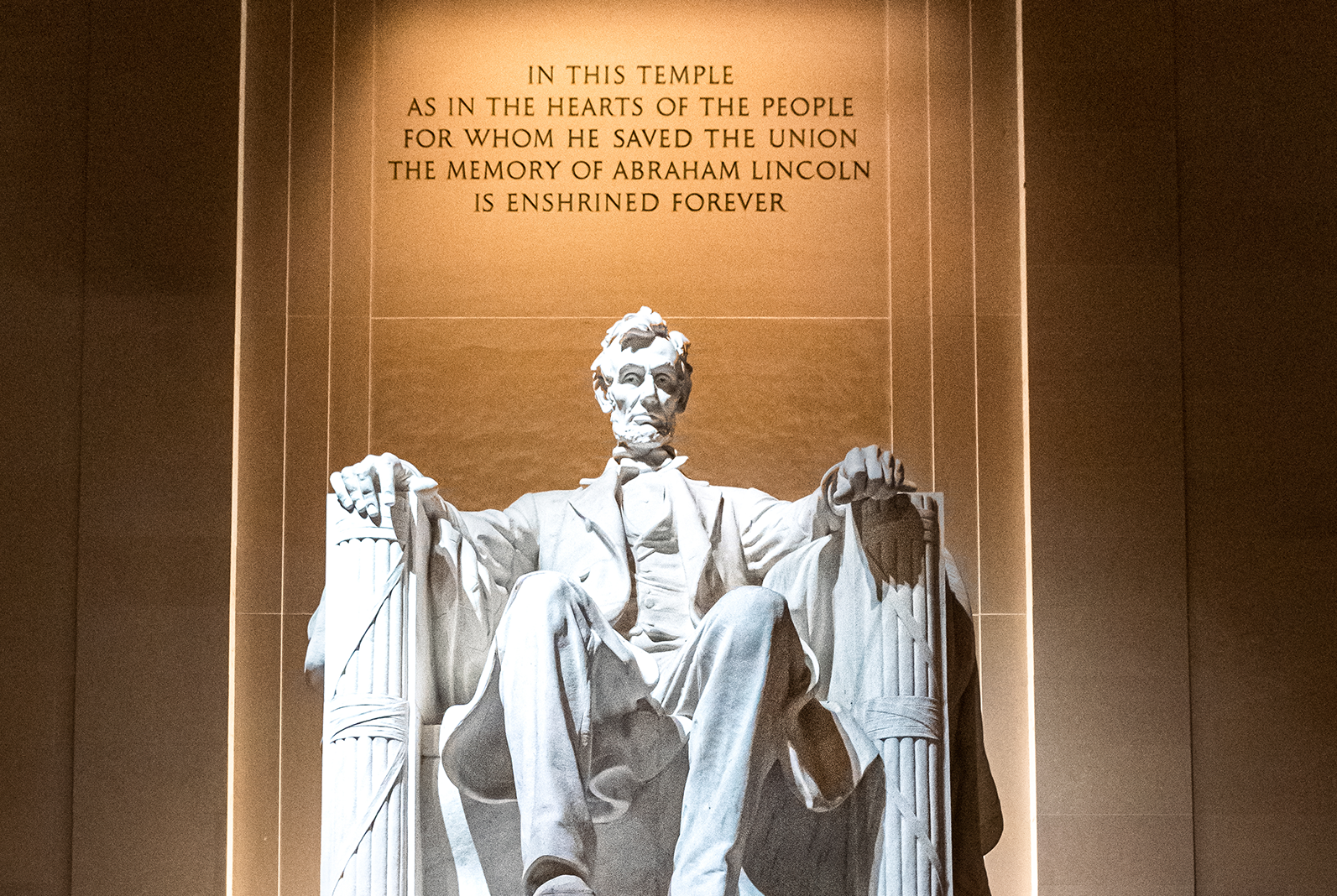 Statue von Abraham Lincoln im Lincoln Memorial in Washington D.C.