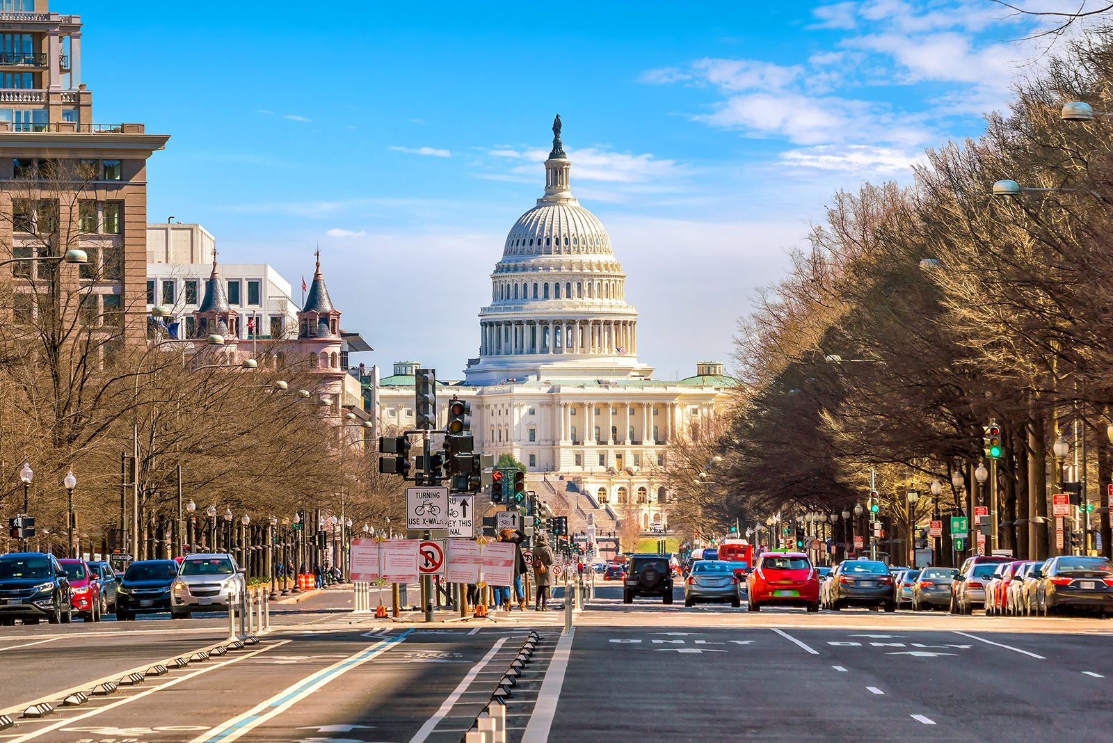 Blick entlang der Pennsylvania Avenue auf das US-Kapitol in Washington D.C.