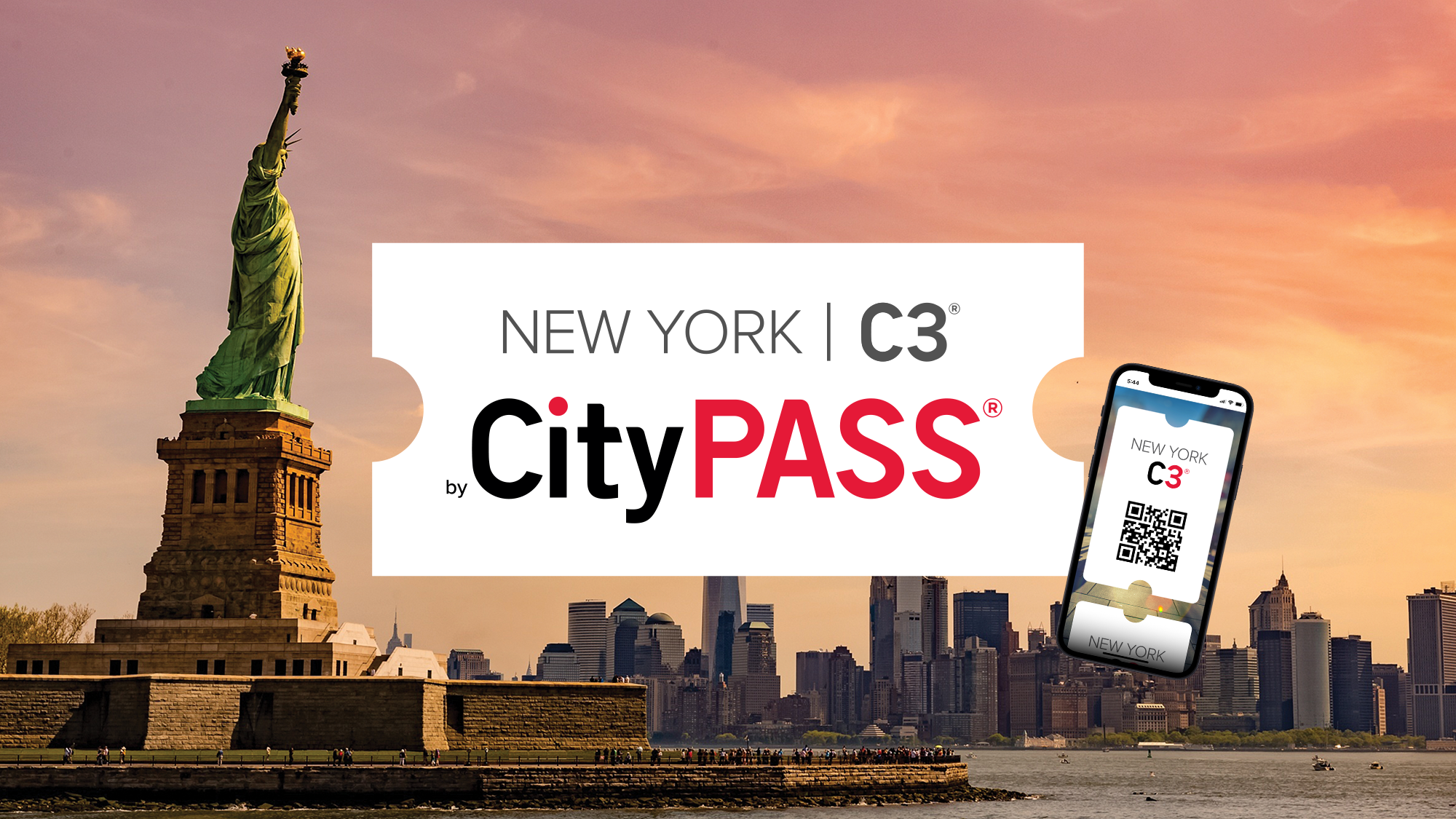New York C3 CityPASS mit digitalem Ticket vor der Freiheitsstatue und der Skyline von Manhattan bei Sonnenuntergang